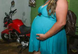 Juciane está grávida de 8 meses do seu segundo filho, Lucas (Foto: Paulo Francis)