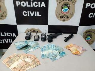 Presa dupla que agrediu idoso em hotel e fugiu levando R$ 10 mil 