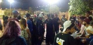 Guardas tentando dispersar os jovens que se aglomeravam na Orla. (Foto: Guarda Civil Metropolitana)