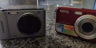 Aqui, as duas câmeras que Cris guarda em casa até hoje (Foto: Arquivo Pessoal)