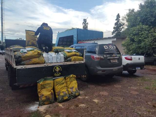Pol&iacute;cia apreende 1.000 quilos de agrot&oacute;xicos ilegais avaliados em R$ 2 milh&otilde;es