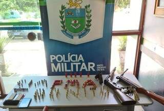 Tr&ecirc;s s&atilde;o presos com armas, uma de uso restrito, 300 kg de carne e muni&ccedil;&otilde;es