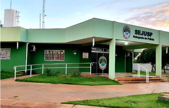 Homem &eacute; preso ap&oacute;s espancar a pauladas mulher gr&aacute;vida de 6 meses 