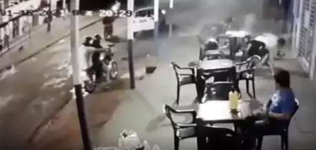 Homens mortos em conveni&ecirc;ncia foram atingidos a tiros de pistola 9 mm e ponto 40