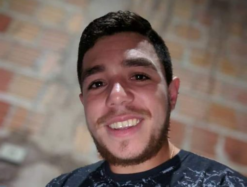 Jovem cochila ao volante, bate carro em &aacute;rvore e morre 
