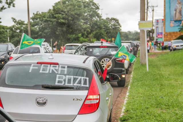 Carreata na Afonso Pena pede  &quot;vacina j&aacute;&#039; e &quot;fora Bolsonaro&quot;