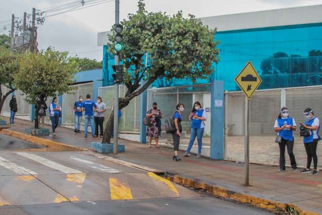 Medo da chuva e ansiedade levam candidatos a chegar com 2 horas de anteced&ecirc;ncia