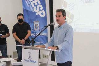 Prefeito Marquinhos Trad fala durante apresentação de projeto (Foto: Marcos Maluf)