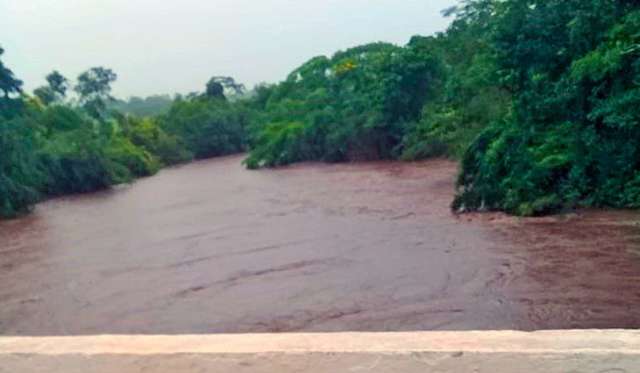 Com alta incid&ecirc;ncia de chuvas, Rio Miranda ultrapassa limite de seguran&ccedil;a