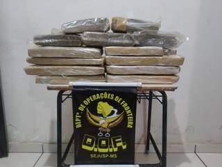Jovem de 22 anos &eacute; presa com sacolas de maconha em &ocirc;nibus com destino a MG 