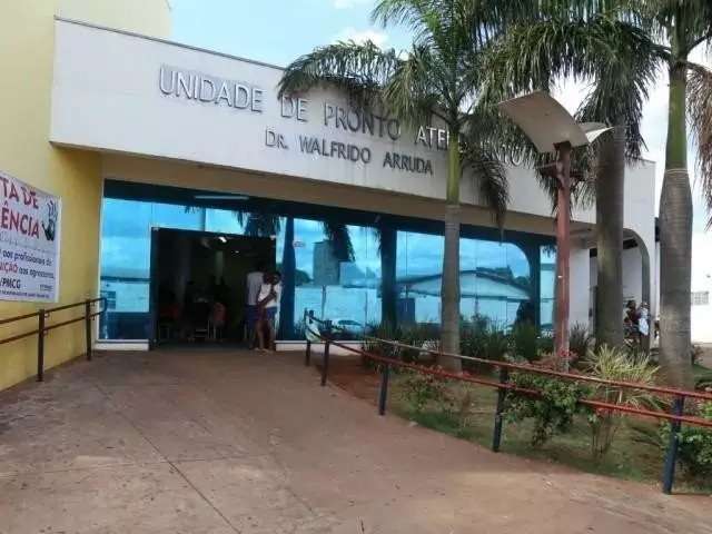 Homem desmaia em posto de gasolina, morre e teste aponta covid