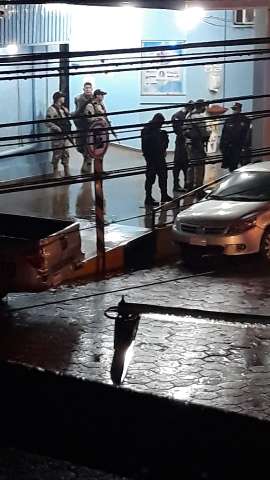 Homem &eacute; alvejado com 2 tiros em tentativa de execu&ccedil;&atilde;o na fronteira 