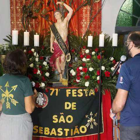 No dia de São Sebastião, fé no santo continua forte em missas ao vivo