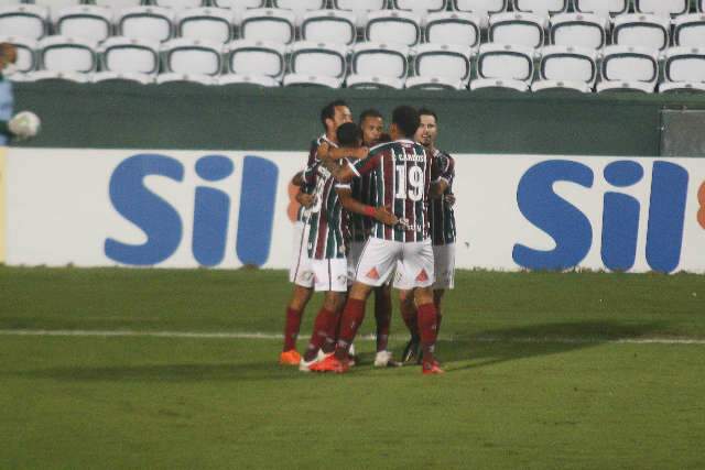 Fluminense empata e mant&eacute;m Coritiba em situa&ccedil;&atilde;o complicada