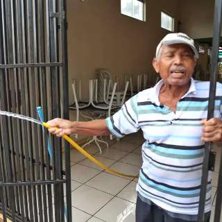 'É sempre assim', reclamam moradores atingidos por alagamentos no Itamacará