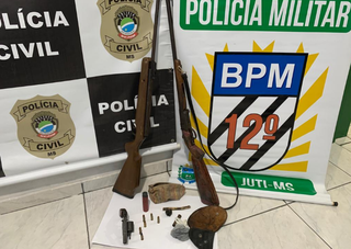 Armas foram apreendidas pela Polícia Civil e Polícia Militar (Foto: divulgação / Polícia Civil) 