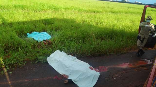 Homens s&atilde;o degolados em estrada e pol&iacute;cia suspeita de tribunal do crime