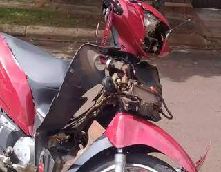 Colis&atilde;o entre moto e caminhonete mata mulher de 30 anos