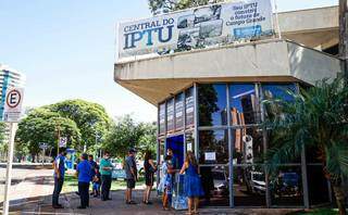 Contribuintes podem procurar a Central do IPTU para tirar dúvidas (Foto: Arquivo/Henrique Kawaminami)