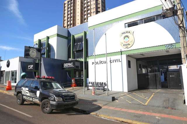 Preso, casal escondia droga embaixo de banco onde estava a filha de 11 meses