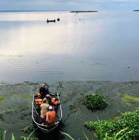 Corpo de homem que caiu de barco em lago &eacute; encontrado por pescador 