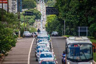 Fila de carros na Avenida Afonso Pena. (Foto: Henrique Kawaminami)