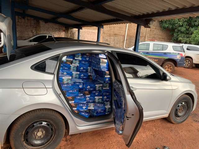Trio &eacute; preso com carros abarrotados de rel&oacute;gios, &oacute;culos e ma&ccedil;os de cigarros