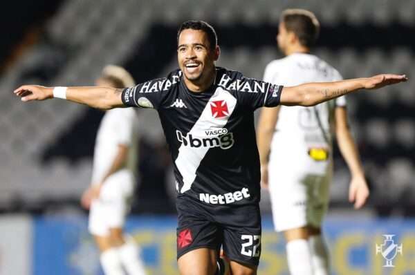 Vasco domina a partida e vence o Atl&eacute;tico-MG por 3 a 2