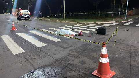 Sem CNH, jovem de 18 anos morre após bater moto em caminhão na Lúdio Coelho