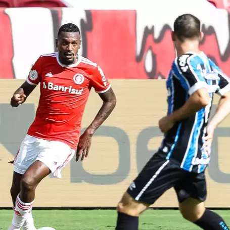 Inter quebra tabu e com virada no fim bate o Gr&ecirc;mio no cl&aacute;ssico