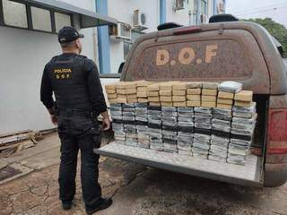 Caminh&atilde;o com coca&iacute;na avaliada em R$ 3,7 milh&otilde;es &eacute; apreendido na MS-164