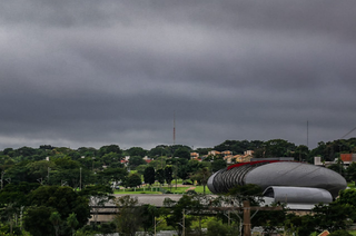 Domingo amanhece com c&eacute;u nublado e previs&atilde;o &eacute; de mais chuva para MS 