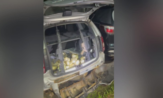Casal &eacute; preso com fuzis e muni&ccedil;&otilde;es que seriam levadas para o Rio de Janeiro