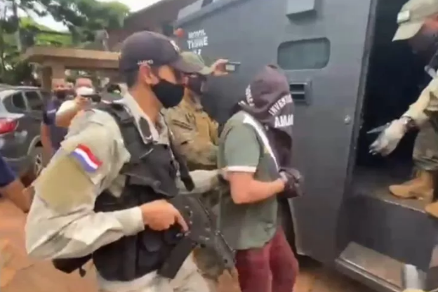 Sob forte esquema de seguran&ccedil;a, Gringo Gonz&aacute;lez &eacute; transferido 