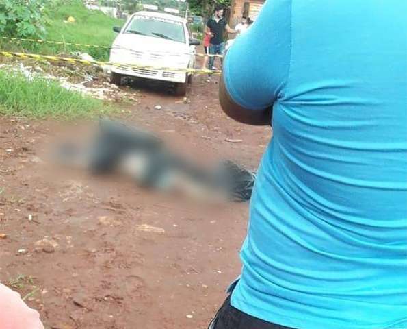Homem &eacute; executado e jogado na rua, v&iacute;tima da guerra na fronteira