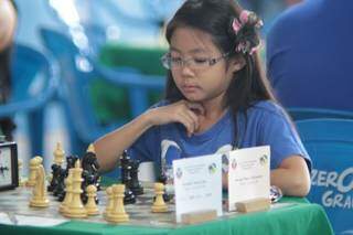 Kariny praticando xadrez (Foto: Arquivo Pessoal)