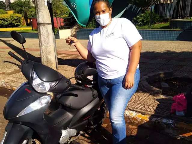 M&atilde;e de 5 filhos, Carla comemorou compra da 1&ordf; moto um m&ecirc;s antes da morte