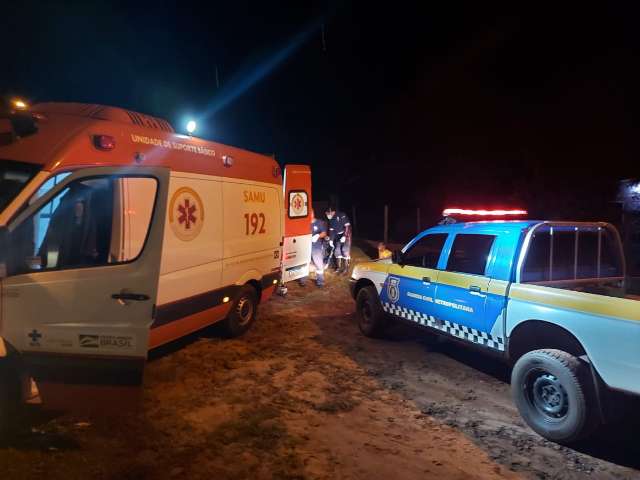 Jovem desmaia ap&oacute;s ser espancado ao defender adolescente de abuso