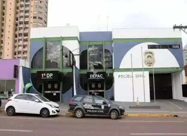 Pai e filho acham falha em sistema e desviam 130 mil de posto de combust&iacute;veis