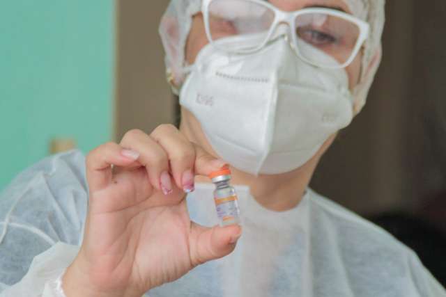 Vacina&ccedil;&atilde;o em hospital de pl&aacute;stica est&aacute; no cronograma de imuniza&ccedil;&atilde;o, diz Sesau