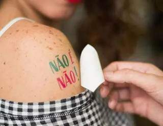 Tatuagem que foi protesto para muitas mulheres nos últimos carnavais. (Foto: Reprodução das redes sociais)