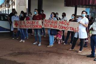 Profissionais de enfermagem durante protesto contra atraso de salários, no dia 15 (Foto: Arquivo)