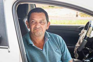 Taxista, Cleovaldo acredita que monitoramento só vai pegar mesmo motoristas dos próprios condomínios correndo na via. (Foto: Henrique Kawaminami)