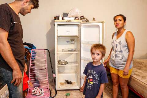 Fam&iacute;lia com quatro filhos perdeu tudo e n&atilde;o tem nem o que comer depois de chuva