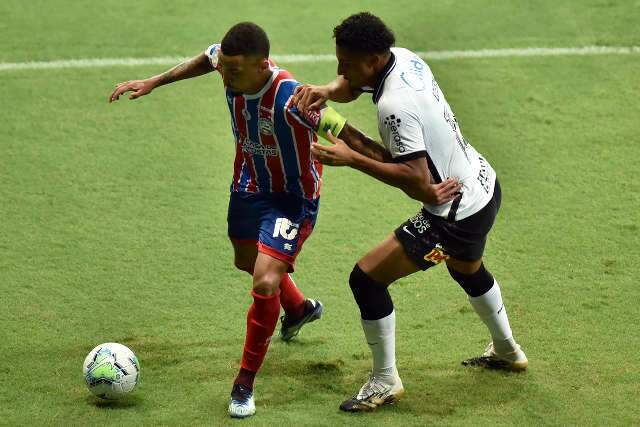 Corinthians volta a jogar mal e perde do Bahia na Fonte Nova