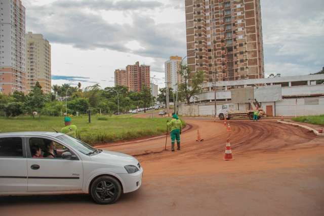 Manh&atilde; p&oacute;s-alagamento em rotat&oacute;ria &eacute; de limpeza e servi&ccedil;o termina no fim do dia 