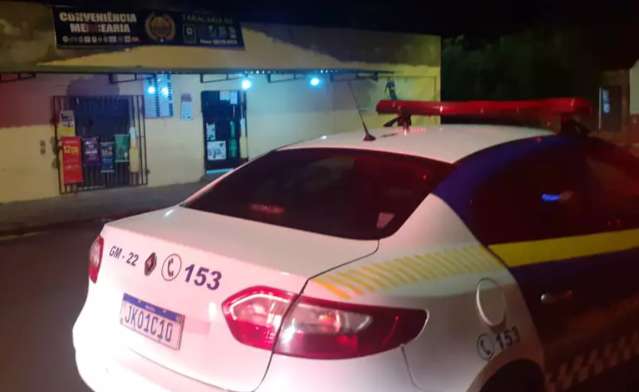 Fiscaliza&ccedil;&atilde;o flagra 118 pessoas fora de casa e fecha 16 estabelecimentos