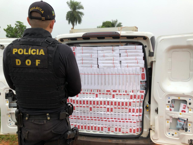 Carro furtado &eacute; apreendido abarrotado de cigarros e motorista preso na MS-166