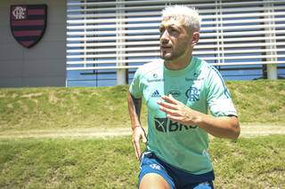 Meia Arrascaeta durante treino físico no Flamengo (Foto: Divulgação)