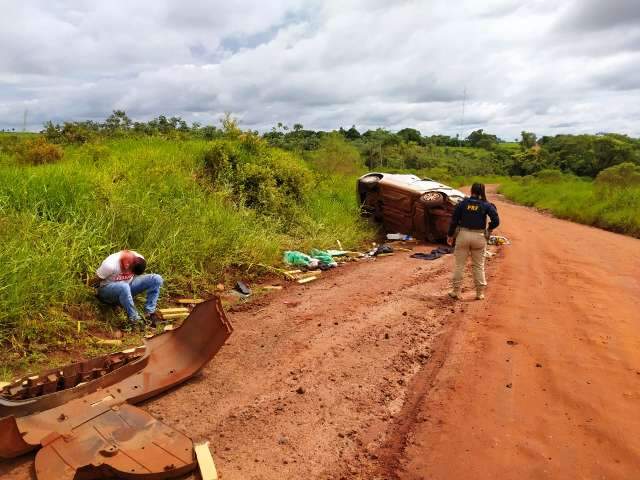 Traficante &eacute; preso ap&oacute;s capotar ve&iacute;culo roubado com mais de 800 quilos de drogas